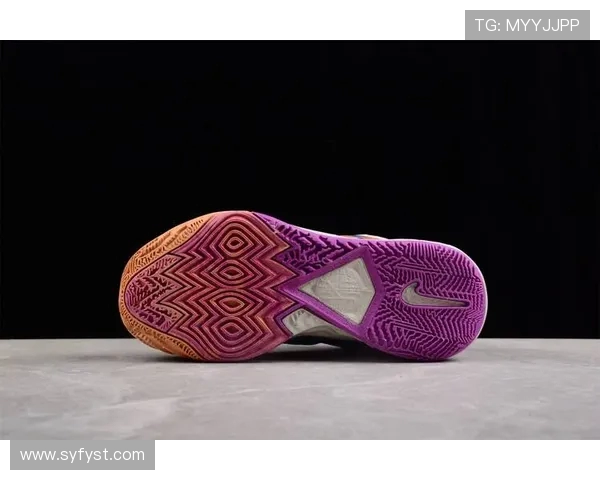 欧文新鞋发布会引发热议踩踏耐克Logo象征艺术无界限